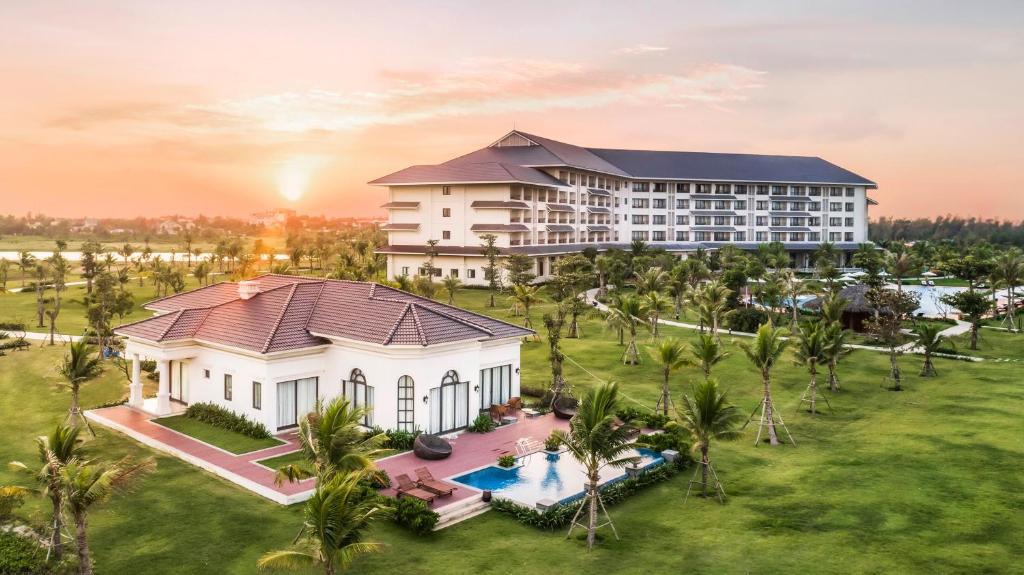 Melia Vinpearl Cua Hoi Beach Resort