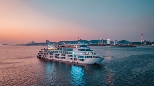 Du thuyền Dinner Cruise  Ambassador II – 4H Tham quan Thành phố