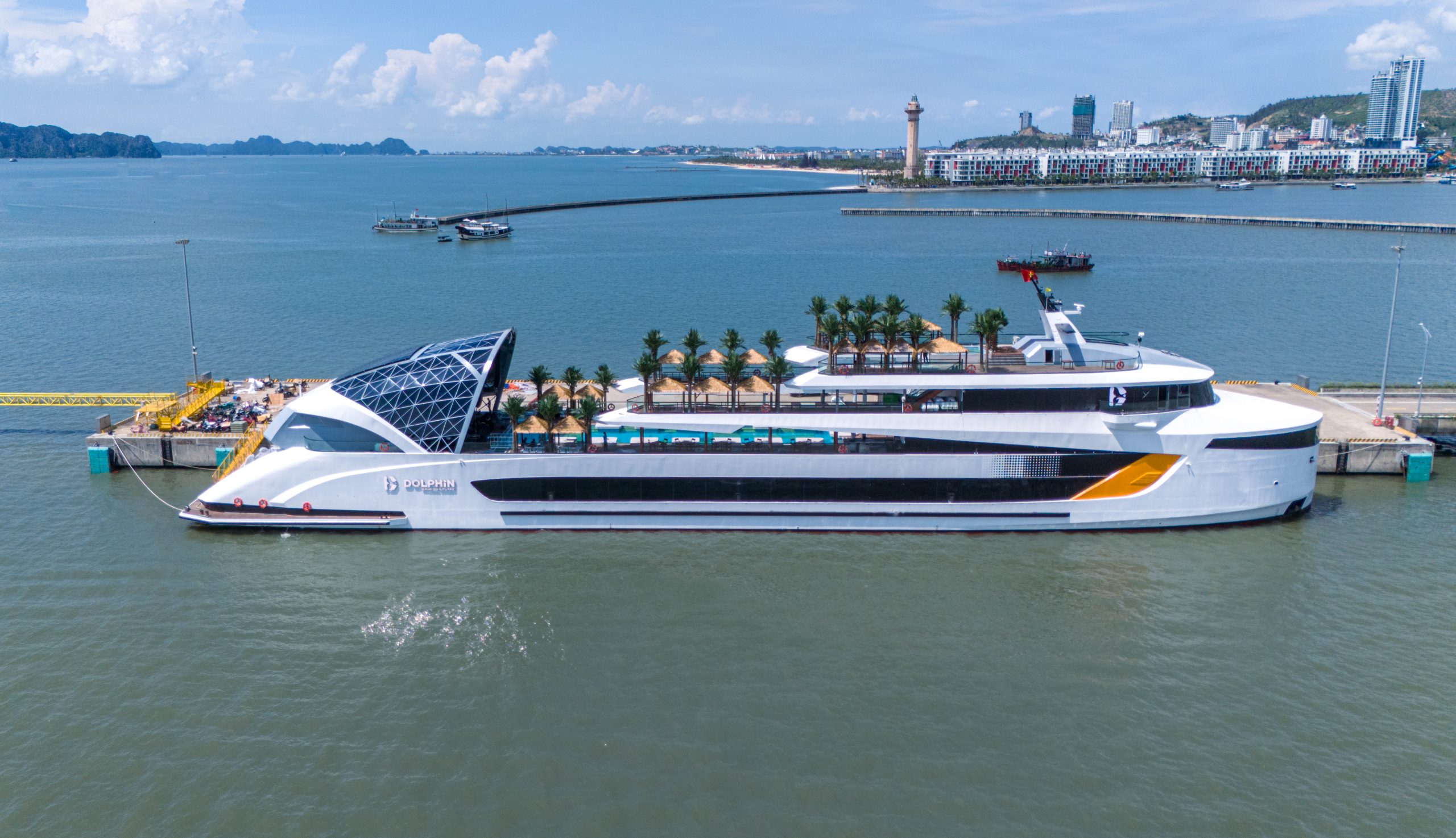 Du thuyền Dolphin Cruise – Trải nghiệm Hạ Long tinh tế & đáng nhớ